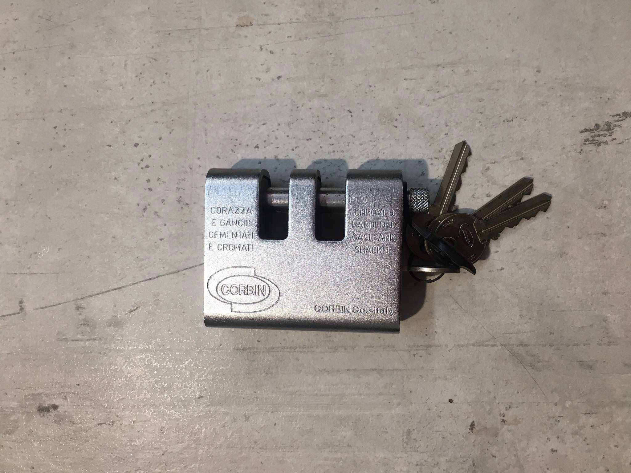 CYLINDER WITH DOUBLE SIDE STEEL KEY